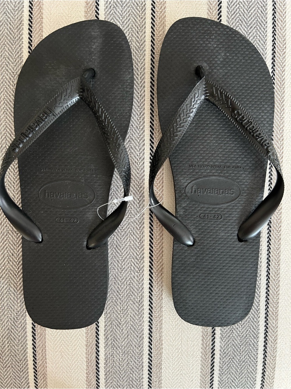 Havaianas Men's Classic Flip Flops in Black